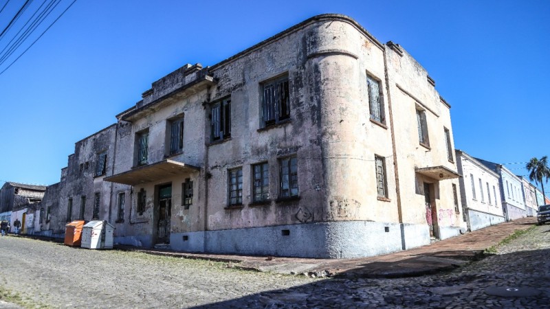 Fachada do antigo Clube dos Ferroviários