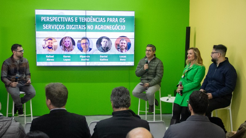 Benz, Stoffel, Karen e Abreu fazem apresentação ao público